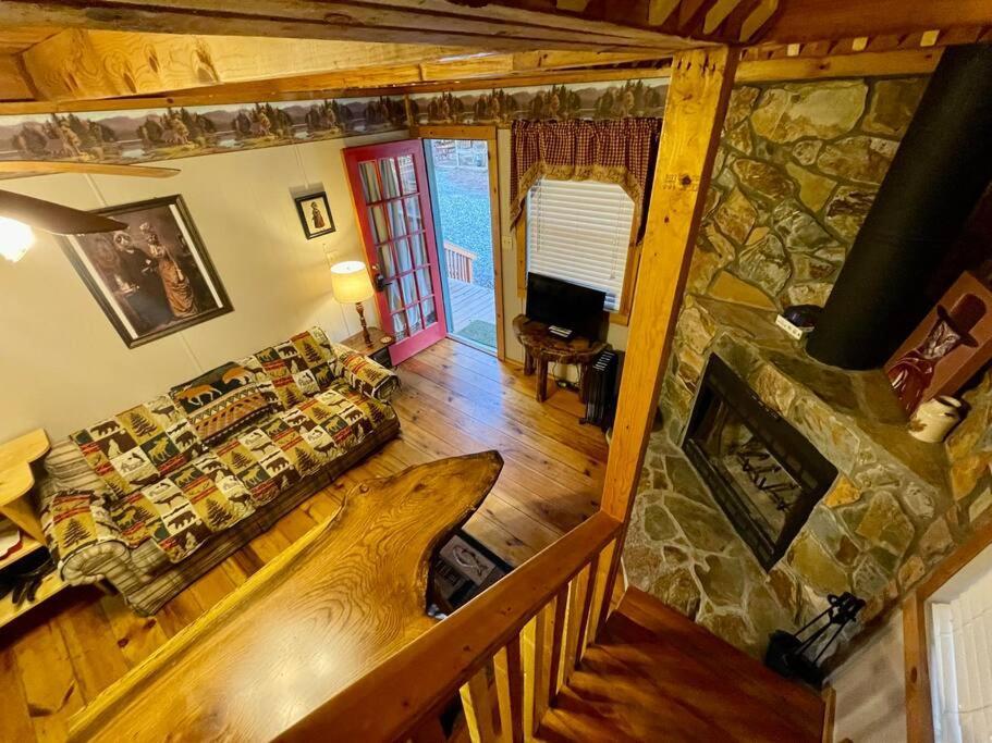 Amazing Cabin Fireplace And Stream #11 Helen Buitenkant foto
